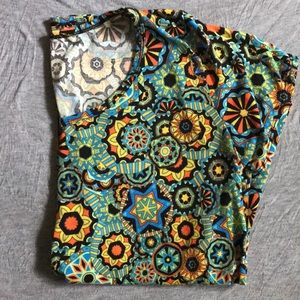 Medium Lularoe Classic T